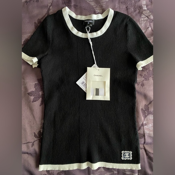 CHANEL Black and Cream Knit Garment - Picture 1 of 6